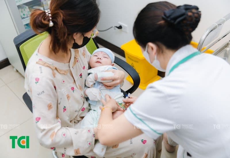 Tiêm bạch hầu có tác dụng phụ gì không