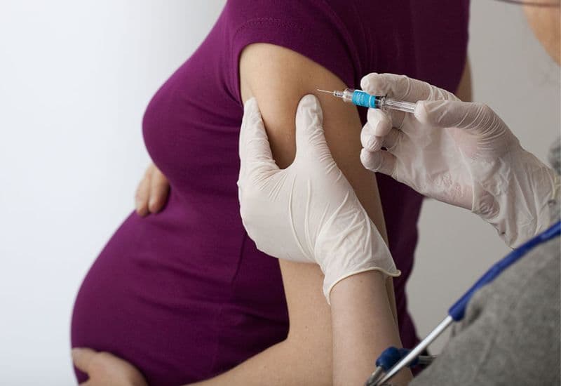 Phụ nữ mang thai cần tiêm ngừa uốn ván