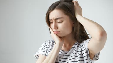 Viêm chân răng có mủ: Dấu hiệu nhiễm trùng nguy hiểm