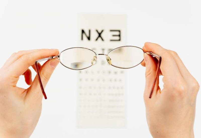 Câu trả lời từ chuyên gia loạn thị có tự khỏi không