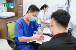 Bị xuất huyết dạ dày có phải mổ không?