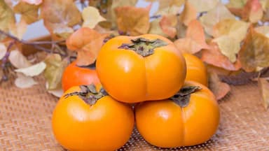 1 quả hồng giòn có bao nhiêu calo?