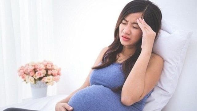 Bà bầu uống sắt bị táo bón phải làm sao?