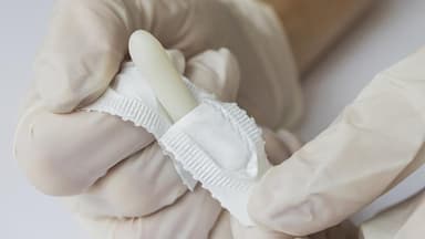 Hướng dẫn cách đặt thuốc phụ khoa theo từng bước