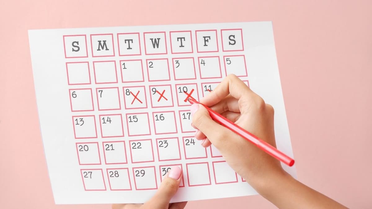 Có cách làm chậm kinh nguyệt tự nhiên không?