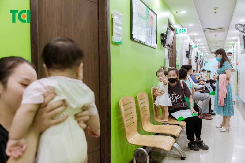 cắt thắng lưỡi cho bé an toàn