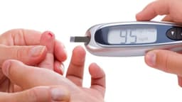 Chỉ số đường huyết của người trên 60 tuổi bao nhiêu mg/dL?