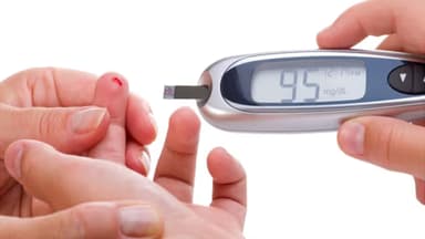 Chỉ số đường huyết của người trên 60 tuổi bao nhiêu mg/dL?