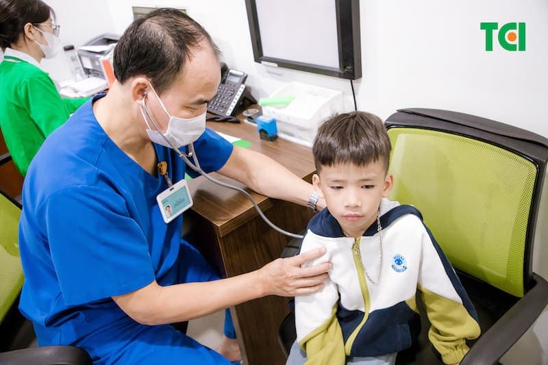 dấu hiệu dậy thì sớm ở bé trai