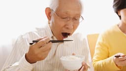 Bị máu nhiễm mỡ có ăn cơm được không?