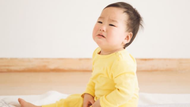 Trẻ táo bón rặn không ra phải làm sao?