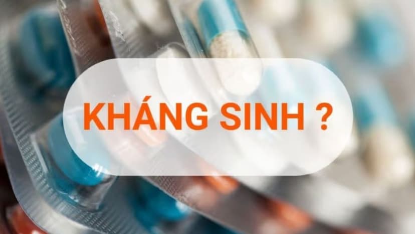 Uống thuốc kháng sinh nước tiểu màu vàng có đáng lo?