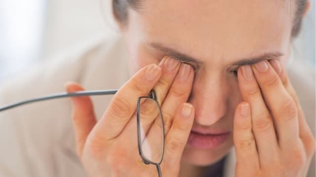 Tìm hiểu bệnh viêm hắc võng mạc trung tâm thanh dịch