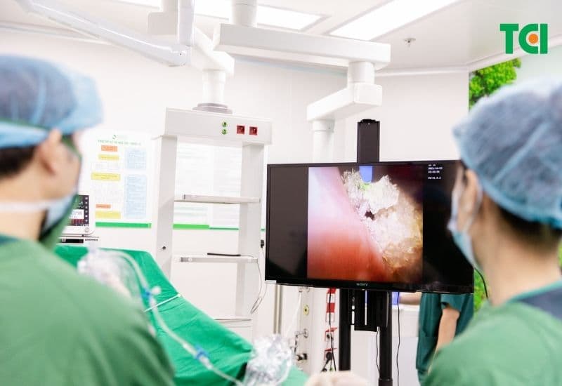 cách đẩy sỏi niệu quản ra ngoài