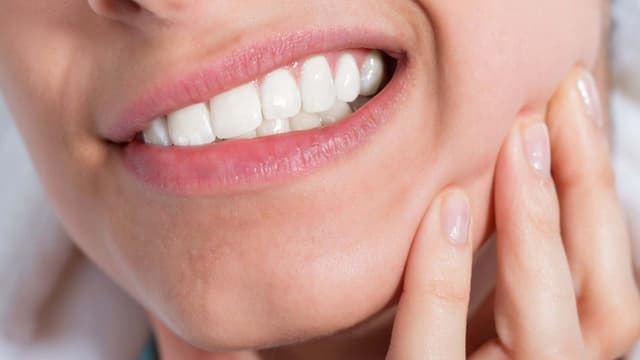 Làm sao để hết nghiến răng khi ngủ ở người lớn và trẻ em?