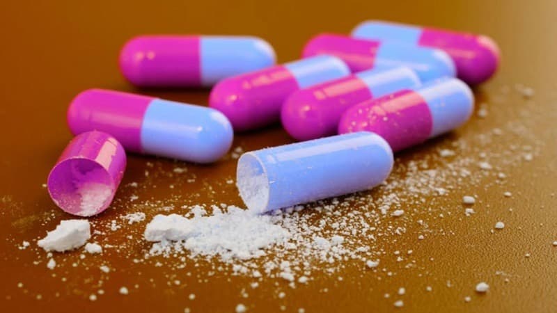 bị bỏng uống thuốc kháng sinh gì