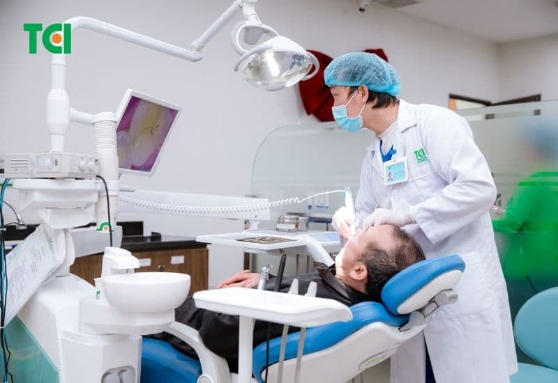 răng số 7 bị sâu vỡ có nên nhổ không