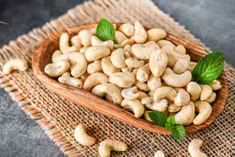 người suy thận có ăn được hạt điều không