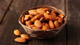 Bị suy thận ăn hạt hạnh nhân được không?