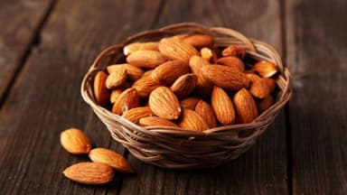 Bị suy thận ăn hạt hạnh nhân được không?