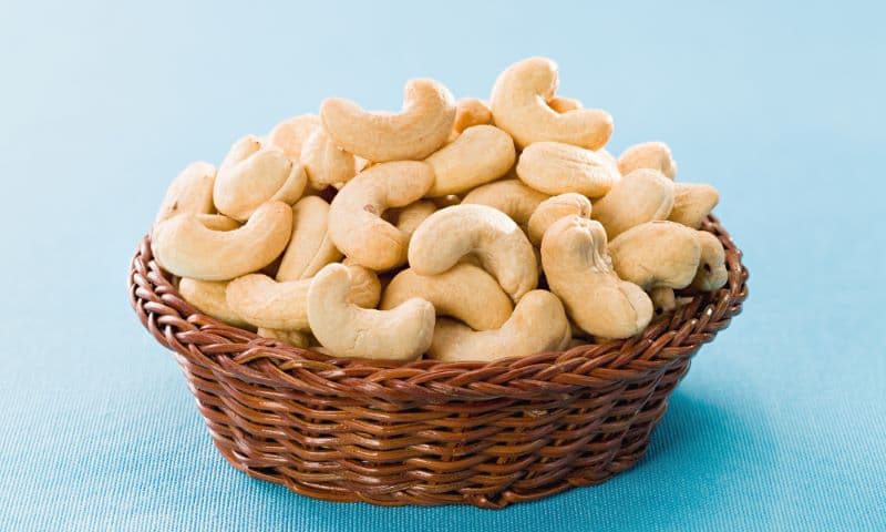 người suy thận có ăn được hạt điều không