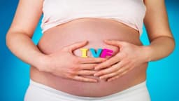 Mang thai IVF có đi xe máy được không?