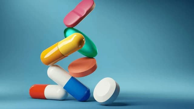 Sử dụng thuốc kháng sinh điều trị viêm tủy răng không hồi phục