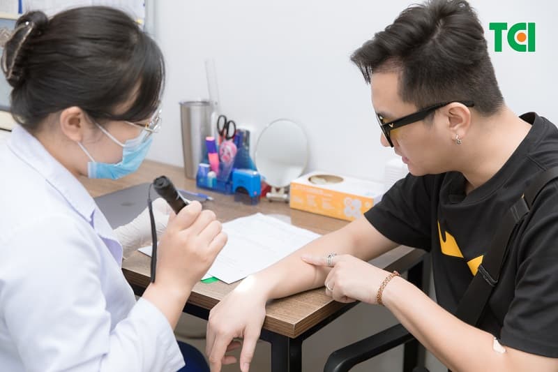 Cần mang theo các kết quả khám và xét nghiệm cũ giúp bác sĩ so sánh, đánh giá sự thay đổi sức khỏe theo thời gian