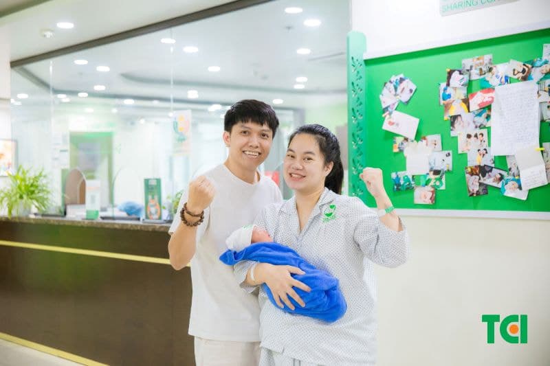 Sau phẫu thuật mổ lấy thai, chị H. và em bé đều bình thường, khỏe mạnh. (Ảnh: TCI)