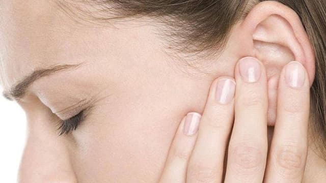 Áp xe sụn vành tai: Dấu hiệu và sự nguy hiểm