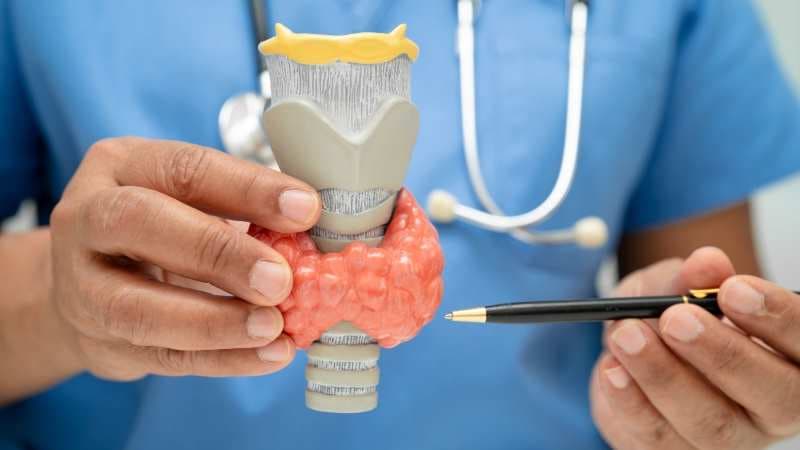 cắt tuyến giáp có mang thai được không