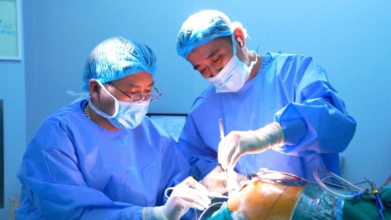 không có hậu môn bẩm sinh