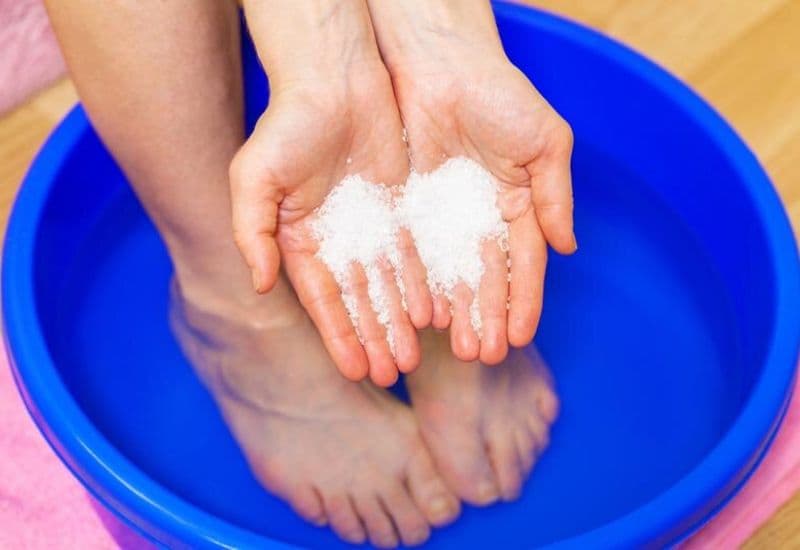 móng chọc thịt sau sinh