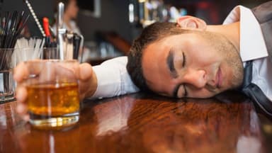 Bị say rượu uống gì để giải rượu?