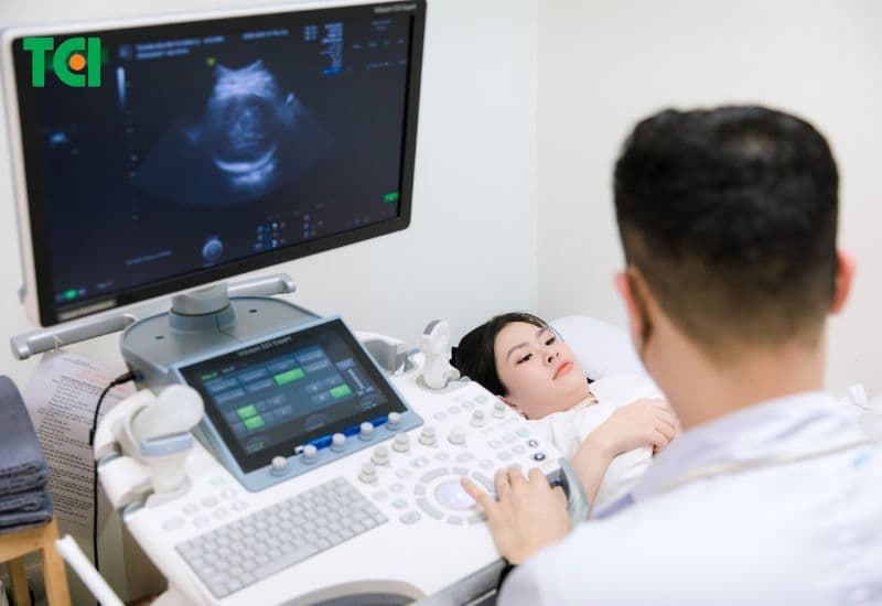 thai nhi cử động nhiều có sao không