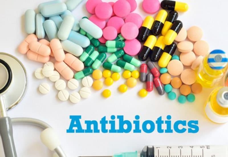 trẻ sơ sinh bị áp xe vú