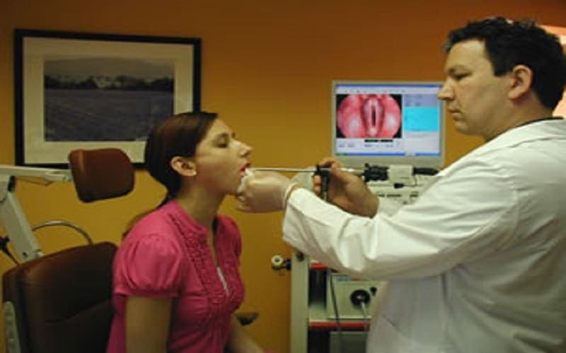 u thanh quản lành tính