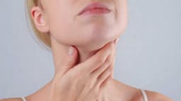 Bị u lành tuyến giáp có phải mổ không?