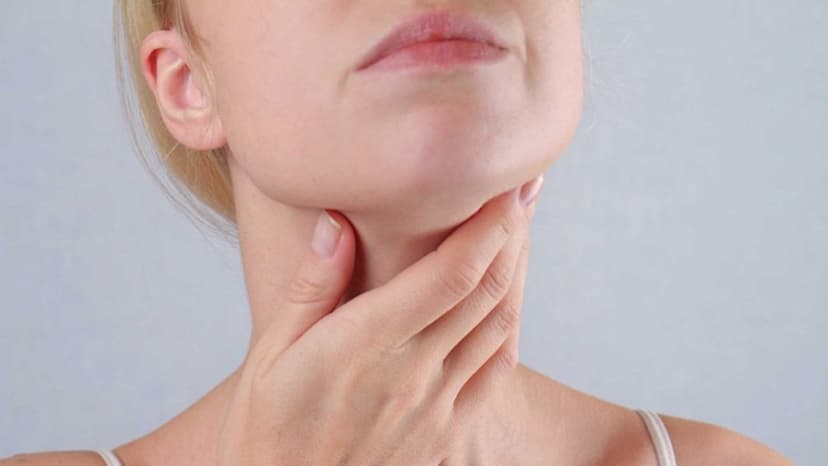 Bị u lành tuyến giáp có phải mổ không?