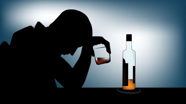 Uống rượu nhiều ảnh hưởng đến thần kinh?