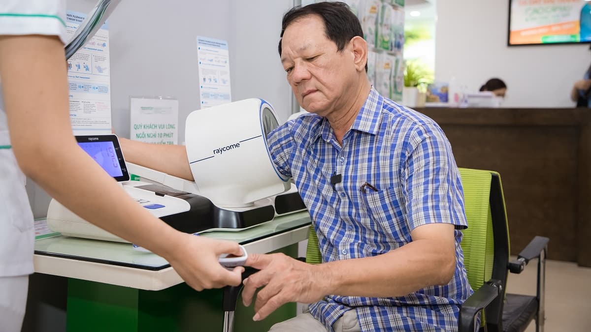 Tăng huyết áp ở người già nguy hiểm thế nào?