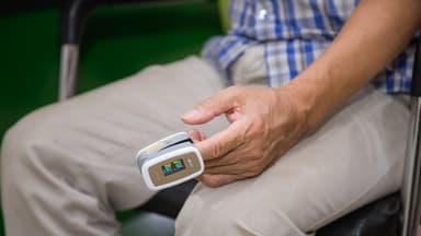 Huyết áp người 90 tuổi bao nhiêu là bình thường?