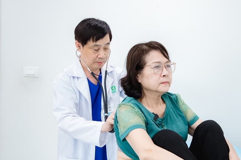 khám bệnh cho người cao tuổi