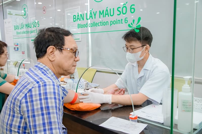 xét nghiệm máu cho người cao tuổi
