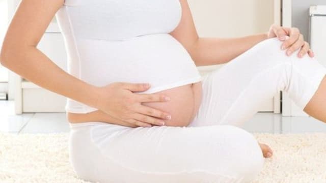 Bà bầu bị tiểu buốt phải làm sao?