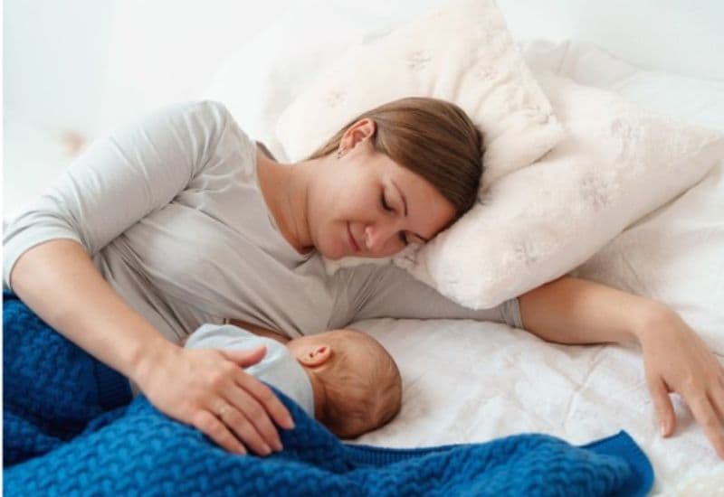 bú nằm có gây viêm tai giữa