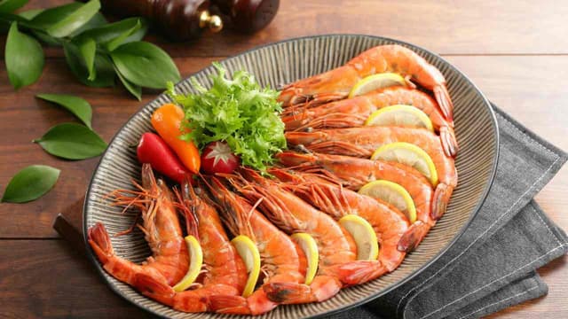 Đang bị zona ăn tôm được không?