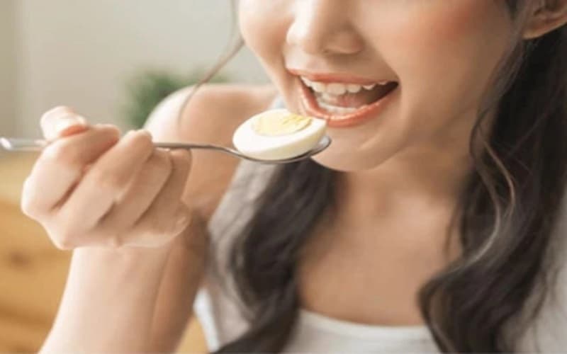 bị zona có kiêng ăn trứng không