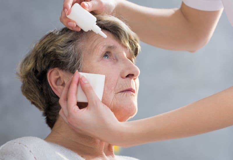 chăm sóc mắt sau mổ đục thủy tinh thể