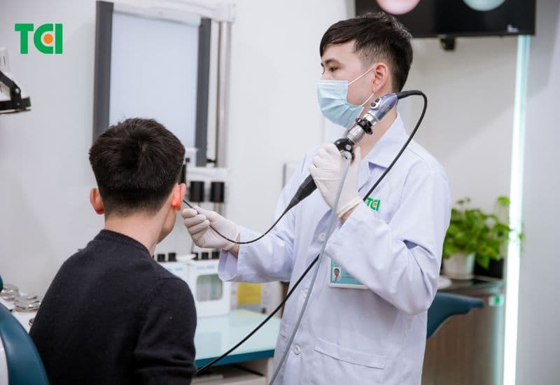 dấu hiệu bị điếc 1 tai